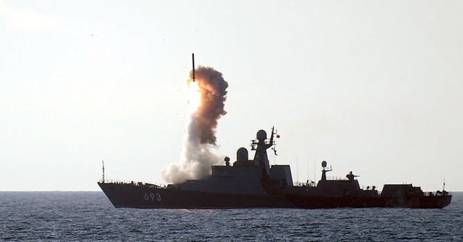 Chiến hạm Nga phóng tên lửa hành trình Kalibr tương tự như Tomahawk của Mỹ