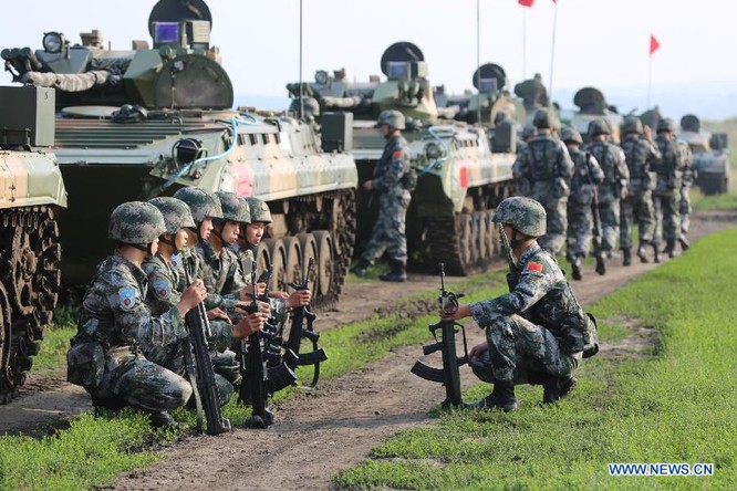 Bộ binh Trung Quốc trong một đợt tập trận quy mô lớn