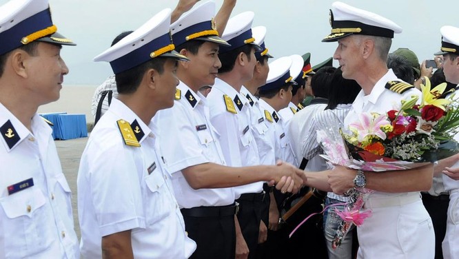Các hoạt động giao lưu giữa hải quân hai nước Việt-Mỹ diễn ra đều đặn trong những năm gần đây. Trong ảnh: Hải quân Mỹ ghé thăm Đà Nẵng