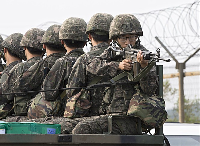 Lính Mỹ và Hàn Quốc trong một cuộc tập trận chung