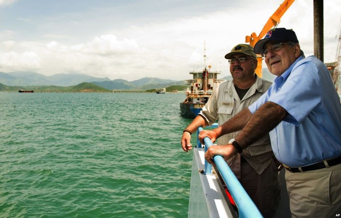 Bộ trưởng Quốc phòng Mỹ Panetta thăm vịnh Cam Ranh