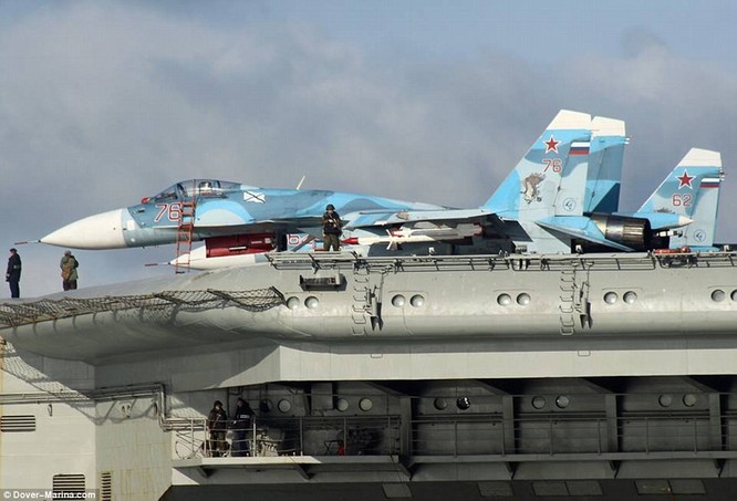 Máy bay chiến đấu Su-33 xuất kích từ tàu sân bay Đô đốc Kuznetsov sang tham chiến tại Syria