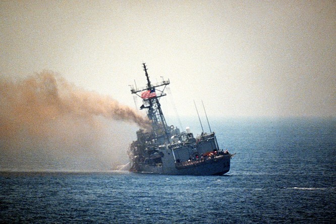 Chiến hạm USS Stark của Mỹ bị tên lửa Exocet của Iraq bắn chìm tháng 5/1987