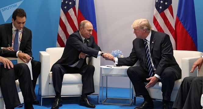 Cái bắt tay này giữa hai ông Putin và Trump mang nhiều ý nghĩa