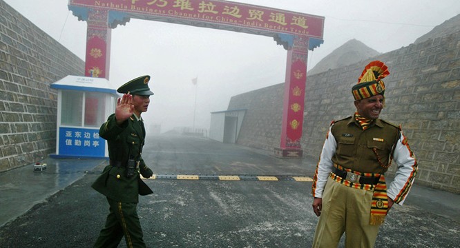 Binh sĩ Trung Quốc và Ấn Độ ở khu vực biên giới