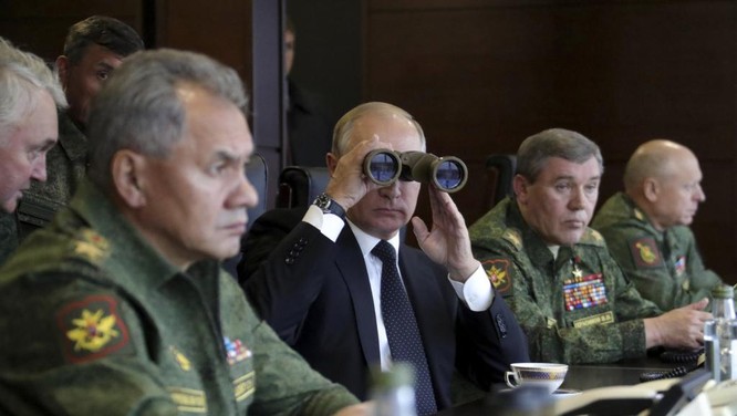 Tổng thống Putin quan sát cuộc tập trận Zapad ngày 18/9