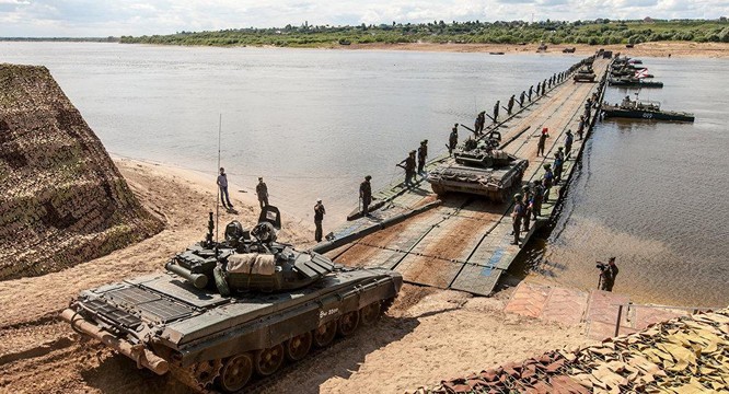 Quân đội Nga bắc cầu dã chiến yểm trợ quân đội Syria vượt sông Euphrates tấn công IS