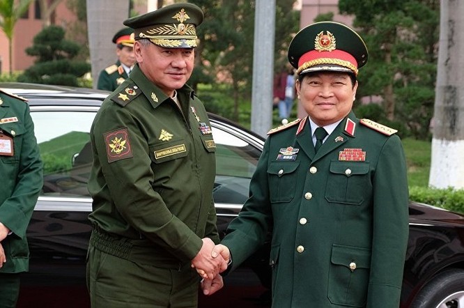 Bộ trưởng Quốc phòng Việt Nam Ngô Xuân Lịch đón tiếp Bộ trưởng Sergei Shoigu tại Hà Nội