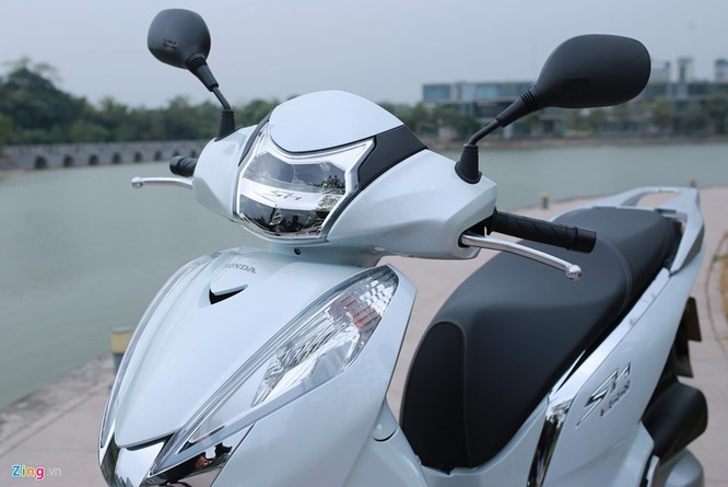 Cận cảnh Honda SH 300i ABS giá 248 triệu vừa ra mắt ở Việt Nam ảnh 2