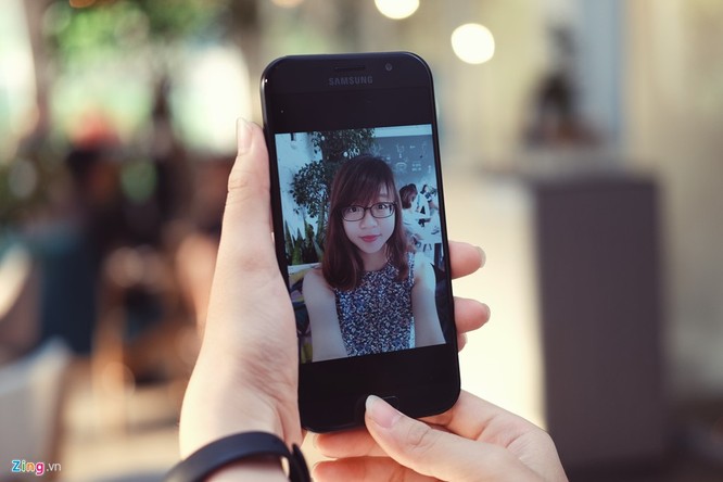 Samsung Galaxy A7: Bom tấn giá mềm ảnh 4