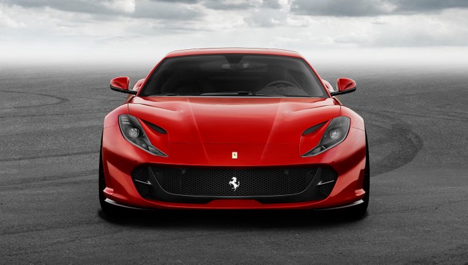 Ferrari ra mắt chiếc 812 Superfast dành cho sinh nhật thứ 70 ảnh 4