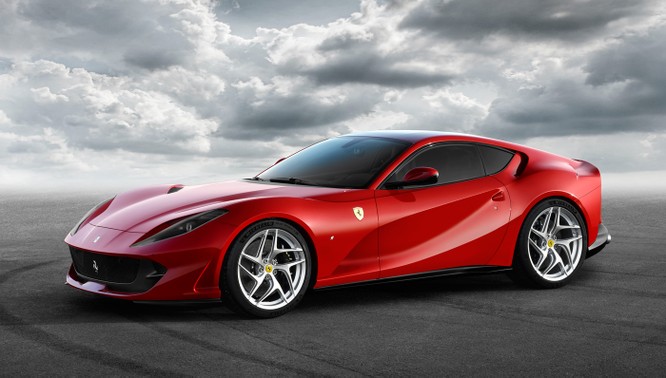Ferrari ra mắt chiếc 812 Superfast dành cho sinh nhật thứ 70 ảnh 2