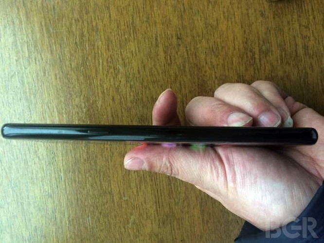 Loạt ảnh độc quyền về “Galaxy S8 thực sự” vừa bị tung ra ảnh 1