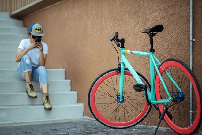 Xe đạp không phanh hút giới trẻ nhờ màu sắc thời thượng ảnh 1