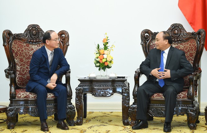 Thủ tướng Nguyễn Xuân Phúc tiếp Tổng Giám đốc Tổ hợp Samsung Việt Nam Han Myoung Sup.