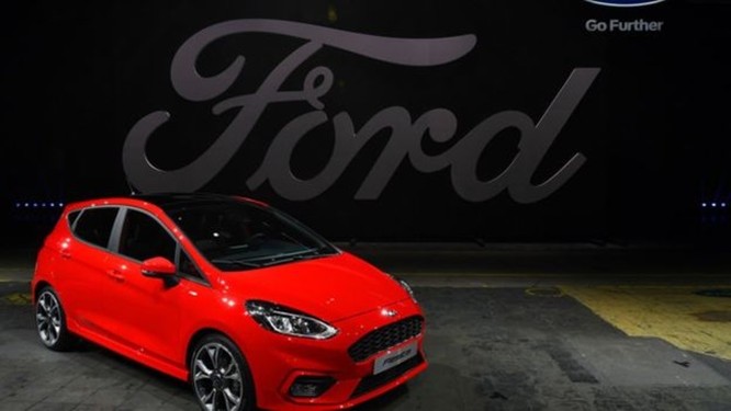 CEO Ford mất việc vì sự thất bại của hãng trong chuẩn bị cho tương lai