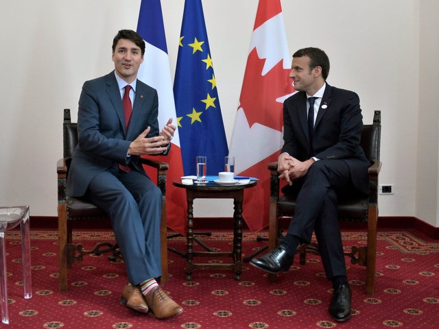 Những hình ảnh “đốn tim” dân mạng của hai vị nguyên thủ tại Hội nghị G7 ảnh 5
