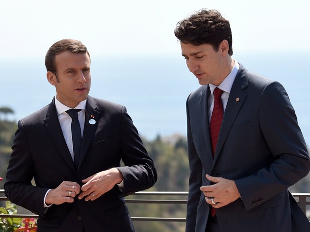 Những hình ảnh “đốn tim” dân mạng của hai vị nguyên thủ tại Hội nghị G7 ảnh 4