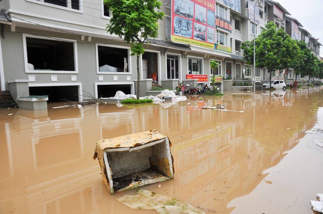 Những khu đô thị nào chìm trong biển nước sau mưa lớn ở Hà Nội? ảnh 4