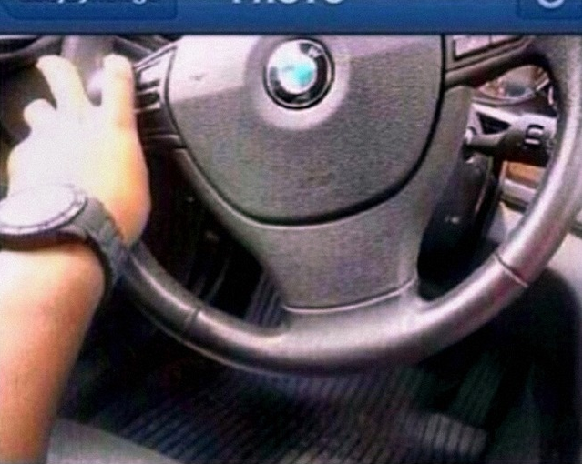 Bức ảnh khoe lái xe BMW của chủ nhân, nhưng gặp ngay hàng tá câu hỏi như chân ga nằm ở đâu, chìa khóa xe ở đâu?