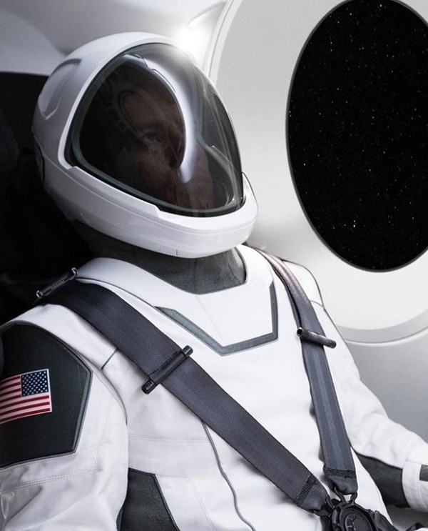 Chân dung đầy đủ bộ đồ phi hành gia vũ trụ của SpaceX ảnh 2