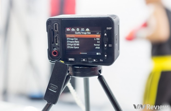 Cận cảnh Sony RX0 tại Việt Nam: Camera siêu nhỏ dùng ống kính Zeiss ảnh 4
