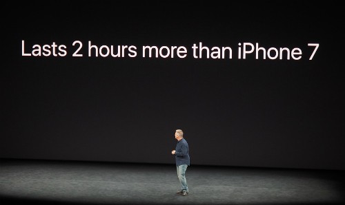 Pin của iPhone X lâu hơn 2 giờ so với iPhone 7.