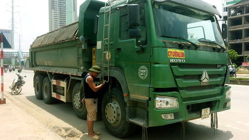 CSGT Hà Nội truy đuổi 6km chặn xe ô tô gây tai nạn chết người ảnh 1