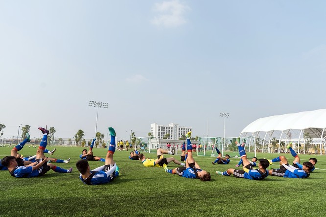 Học viên PVF đang tập luyện tại Trung tâm đào tạo bóng đá trẻ PVF Hưng Yên.