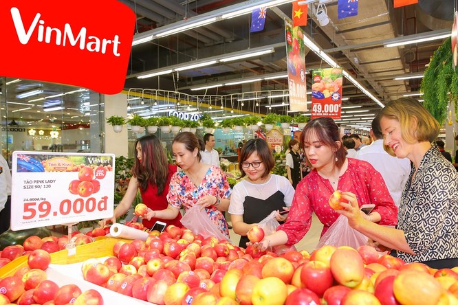 “Tuần lễ Táo và Kiwi nhập khẩu New Zealand” là chương trình độc quyền và duy nhất do hệ thống siêu thị VinMart và chuỗi cửa hàng VinMart+ phối hợp cùng Hiệp hội doanh nghiệp New Zealand tại Việt Nam tổ chức.