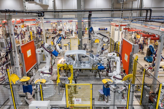 VinFast sở hữu dây chuyền sản xuất ô tô hiện đại hàng đầu khu vực với tỷ lệ tự động hóa trên 90%
