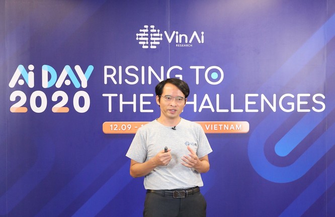 Tiến sĩ Bùi Hải Hưng – Viện trưởng Viện nghiên cứu Trí tuệ nhân tạo VinAI Research (thuộc Tập đoàn Vingroup) công bố 2 giải pháp Vcam Kristal và VSound Alto tại sự kiện AI Day 2020 (12/09).