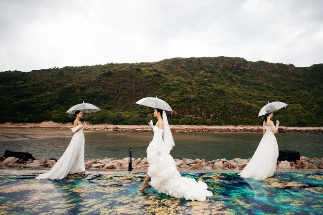 Chiêm ngưỡng sàn catwalk giữa biển độc đáo của Miss World Vietnam 2022 ảnh 3
