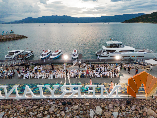 Chiêm ngưỡng sàn catwalk giữa biển độc đáo của Miss World Vietnam 2022 ảnh 5