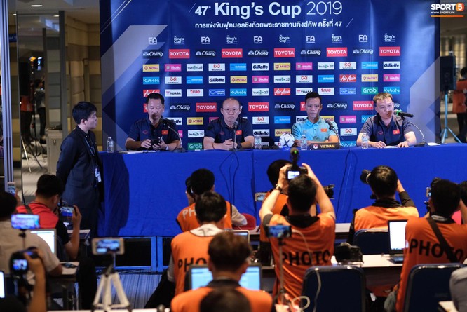 King's Cup 2019: Nóng bỏng trên các mặt báo Thái Lan ảnh 3