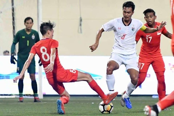 U23 Thái Lan (trắng) thất bại 0-1 trước Singapore ở chung kết Merlion Cup 2019. Ảnh: FAT.