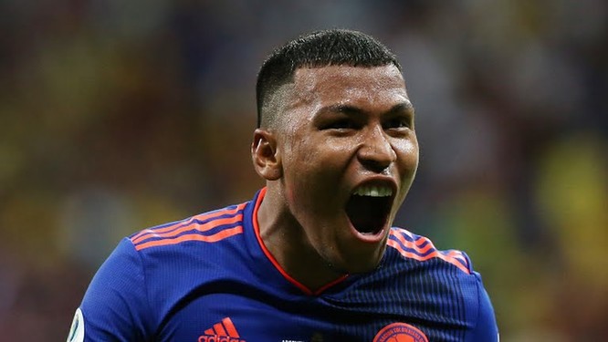 Martínez tái hiện lại cú solo của cầu thủ dự bị Everton (Brazil) đã làm được trong trận khai mạc Copa America 2019 (ảnh AP)