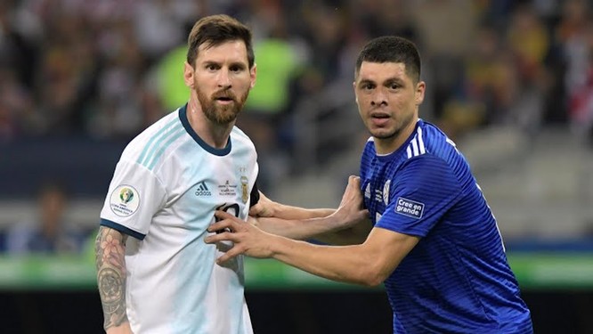 ĐT Argentina=Messi + 10 robot (Ảnh AP)