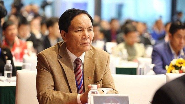 Đến giờ, ông Cấn Văn Nghĩa là người “khổ nhất” trong ngôi nhà VFF, kể từ khi đang là ứng cử viên cho chức Phó Chủ tịch cho đến khi viết đơn rút lui (ảnh VFF)