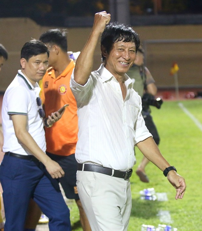 Tân HLV Vũ Quang Bảo đã có 2 trận thắng liên tiếp cùng Thanh Hóa. Ảnh VietTimes.