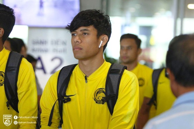 Ông Tan đã thay đổi khá nhiều số áo của cầu thủ Malaysia. Ảnh VF