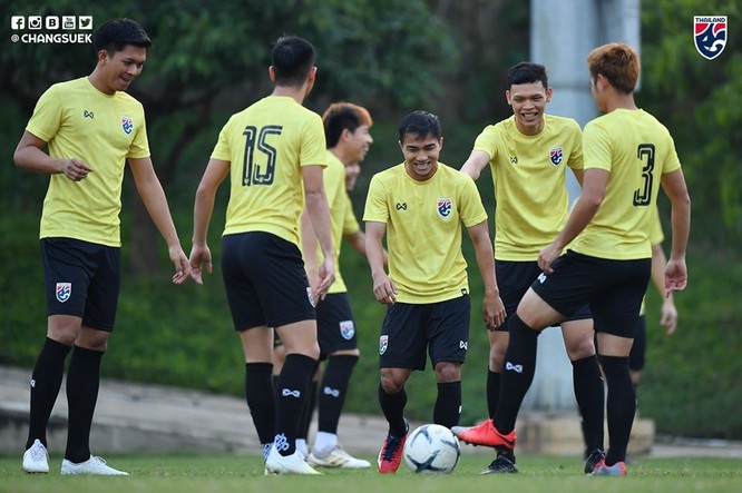 Việc cả 4 cầu thủ đang thi đấu ở nước ngoài của đội tuyển Thái Lan đều có thể sẵn sàng ra sân khiến cho trận đấu trên sân Mỹ Đình sẽ căng thẳng hơn dự kiến. Ảnh Changsuek