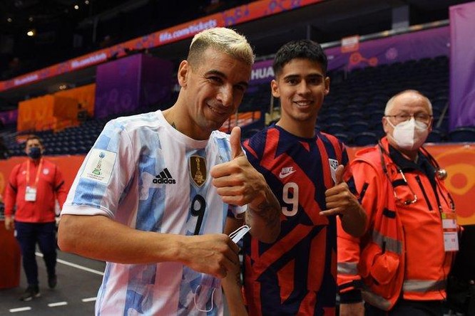 Futsal World Cup 2021: Cú đấm làm rơi Cúp vàng của Argentina ảnh 1