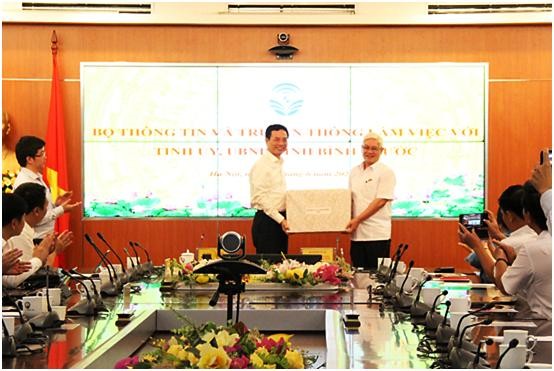 Bộ trưởng Bộ TT&TT khuyến nghị tỉnh Bình Phước sớm xây dựng chuyển đổi số ảnh 1