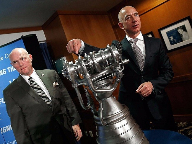 Một ngày của tỷ phú giàu nhất thế giới Jeff Bezos: không cần chuông báo thức và rửa bát sau bữa tối ảnh 12