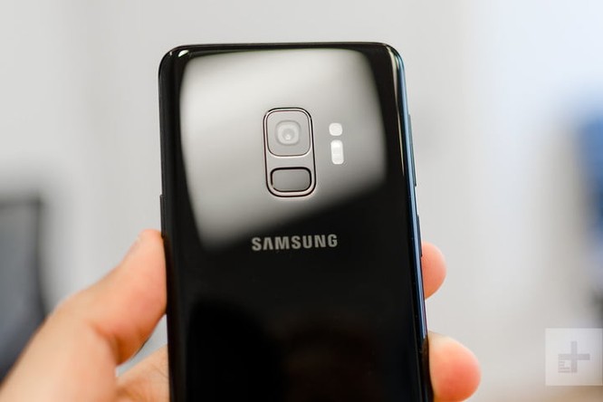 So sánh Moto Z3 và Samsung Galaxy S9: flagship nào đáng đồng tiền bát gạo hơn? ảnh 1