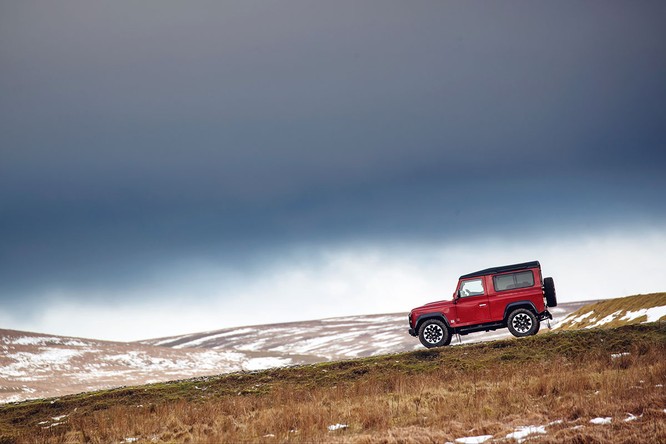 Kỷ niệm 70 năm, Land Rover ra mắt Defender Works V8 bản đặc biệt ảnh 5
