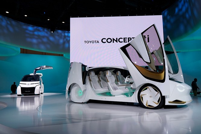 Mẫu Toyota i-Concept được ra mắt tại triển lãm Tokyo Motor Show 2017