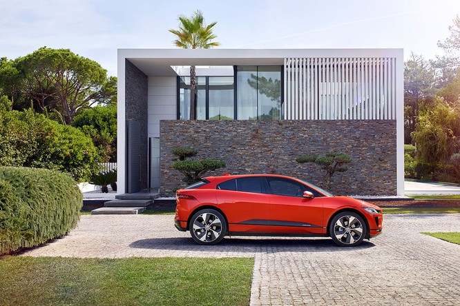 Jaguar I-PACE 2019: Quyết đấu đầu với đối thủ Tesla ảnh 8