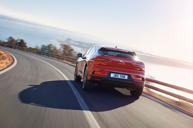 Jaguar I-PACE 2019: Quyết đấu đầu với đối thủ Tesla ảnh 11